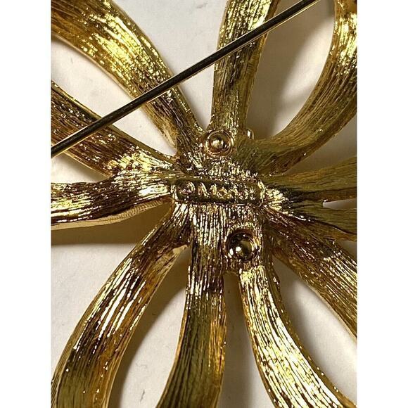 MONET Brooch Bow Ribbons Gold Tone Pin Vintage Signed - Picture 3 of 7